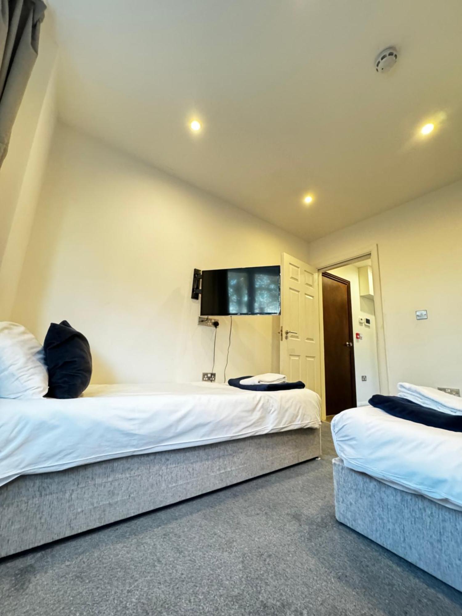 Hatton Apartments Heathrow Airport- Free Parking-Free Underground To And From Heathrow Airport Hatton Cross See Picture-See London Fast Hatton Cross To Central London 30Min Esterno foto