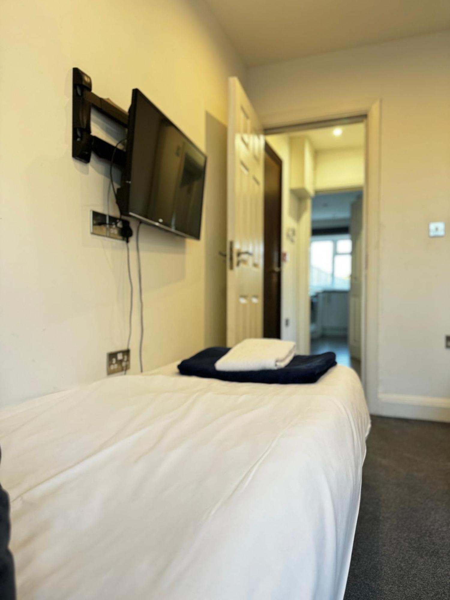 Hatton Apartments Heathrow Airport- Free Parking-Free Underground To And From Heathrow Airport Hatton Cross See Picture-See London Fast Hatton Cross To Central London 30Min Esterno foto