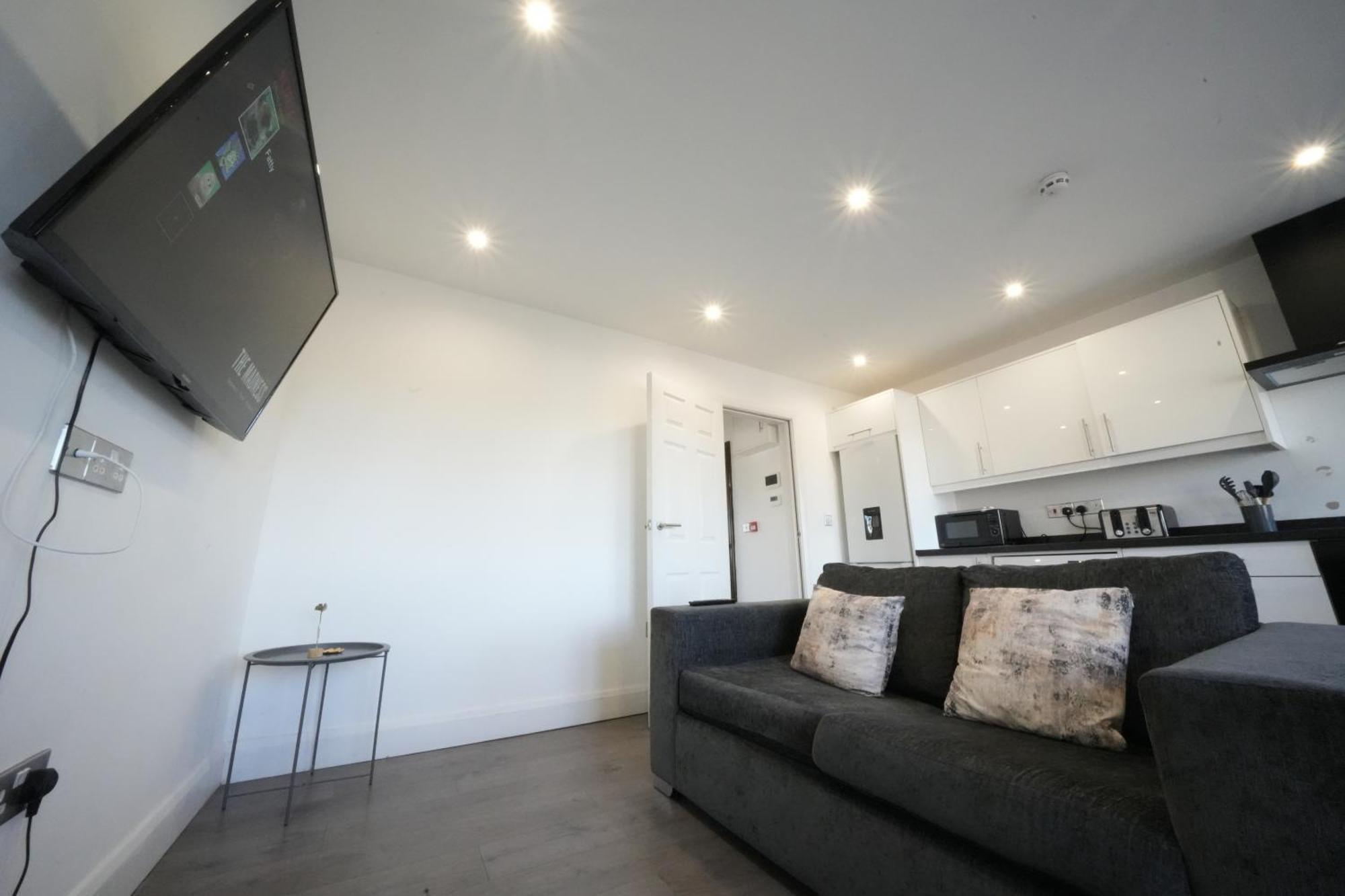 Hatton Apartments Heathrow Airport- Free Parking-Free Underground To And From Heathrow Airport Hatton Cross See Picture-See London Fast Hatton Cross To Central London 30Min Esterno foto