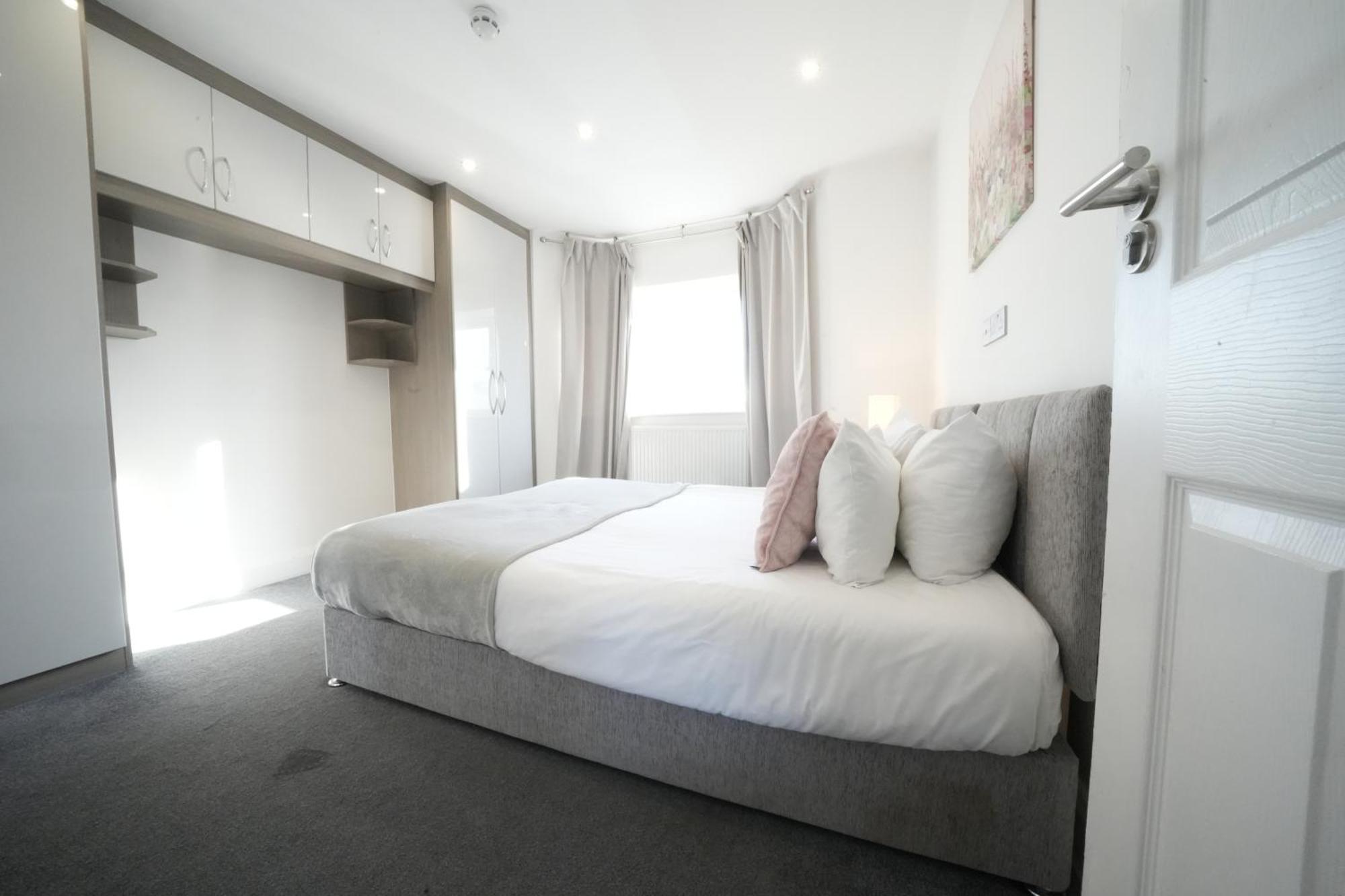 Hatton Apartments Heathrow Airport- Free Parking-Free Underground To And From Heathrow Airport Hatton Cross See Picture-See London Fast Hatton Cross To Central London 30Min Esterno foto