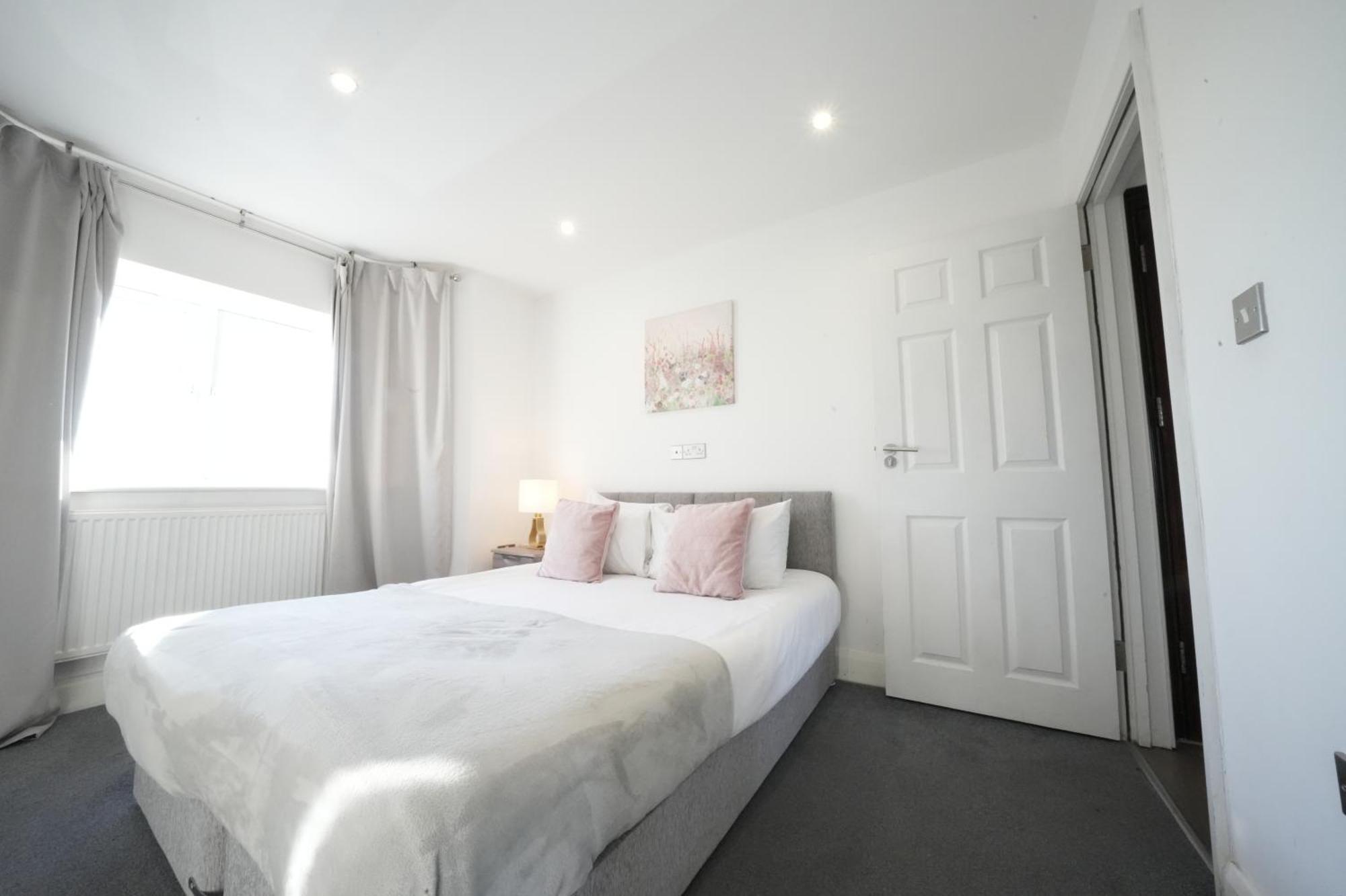 Hatton Apartments Heathrow Airport- Free Parking-Free Underground To And From Heathrow Airport Hatton Cross See Picture-See London Fast Hatton Cross To Central London 30Min Esterno foto