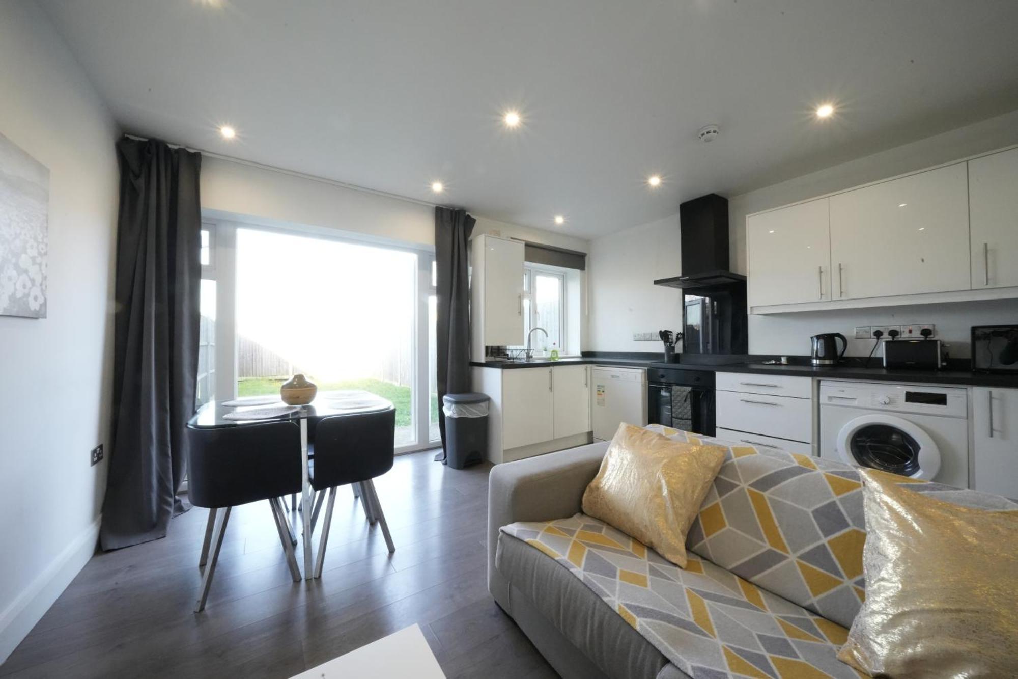 Hatton Apartments Heathrow Airport- Free Parking-Free Underground To And From Heathrow Airport Hatton Cross See Picture-See London Fast Hatton Cross To Central London 30Min Esterno foto