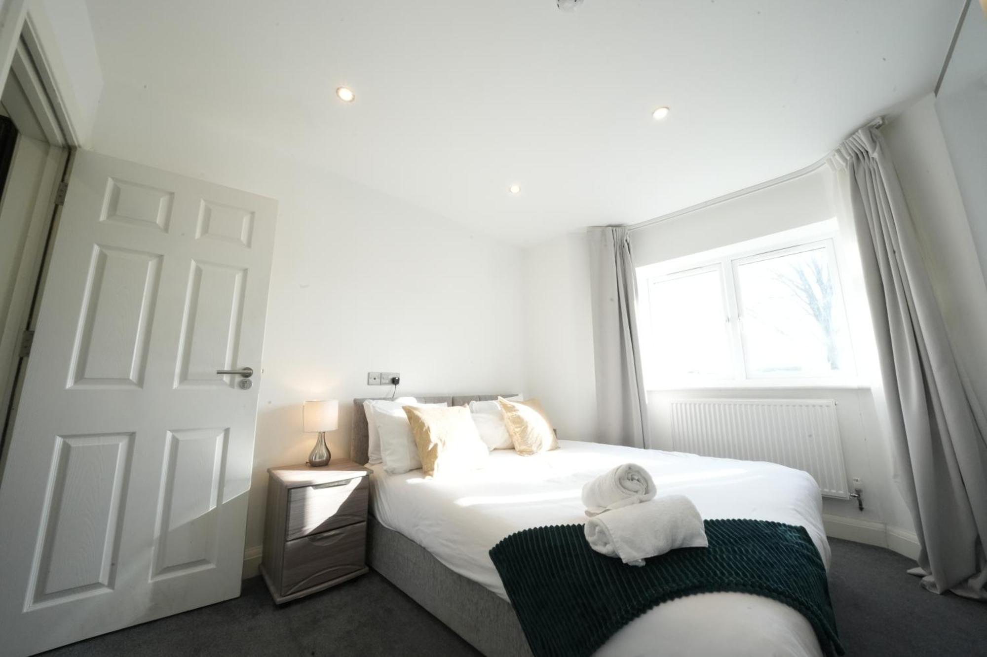 Hatton Apartments Heathrow Airport- Free Parking-Free Underground To And From Heathrow Airport Hatton Cross See Picture-See London Fast Hatton Cross To Central London 30Min Esterno foto