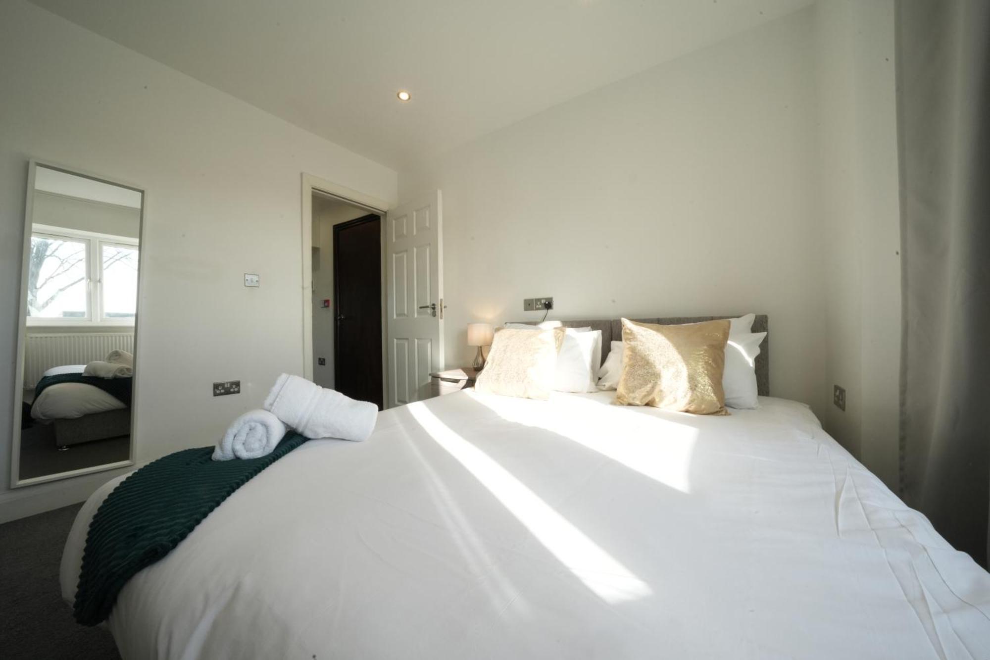 Hatton Apartments Heathrow Airport- Free Parking-Free Underground To And From Heathrow Airport Hatton Cross See Picture-See London Fast Hatton Cross To Central London 30Min Esterno foto