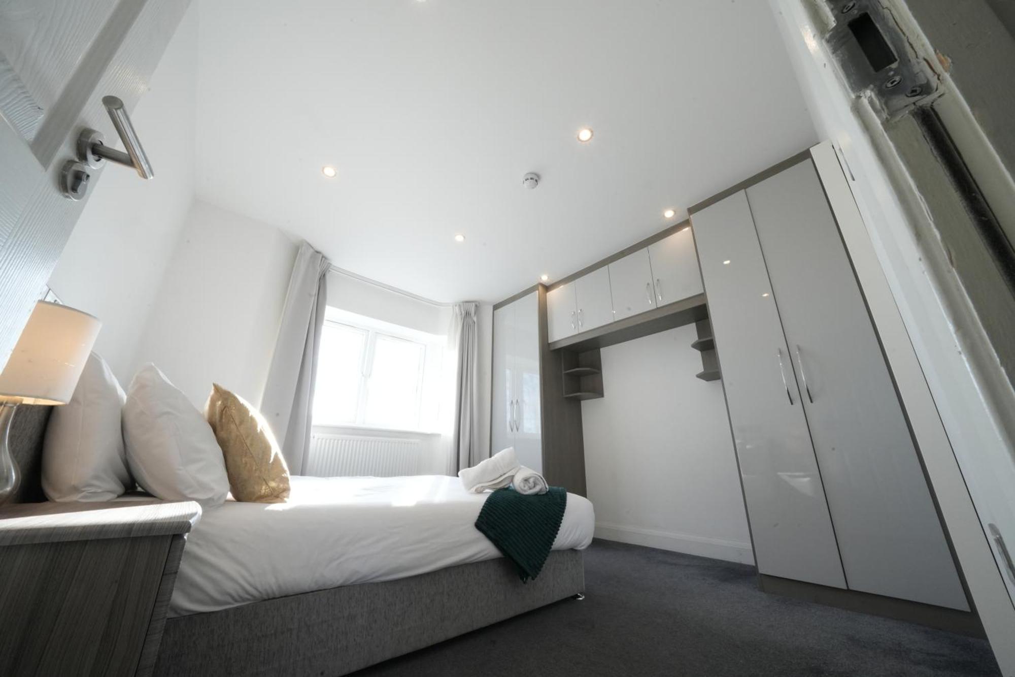 Hatton Apartments Heathrow Airport- Free Parking-Free Underground To And From Heathrow Airport Hatton Cross See Picture-See London Fast Hatton Cross To Central London 30Min Esterno foto