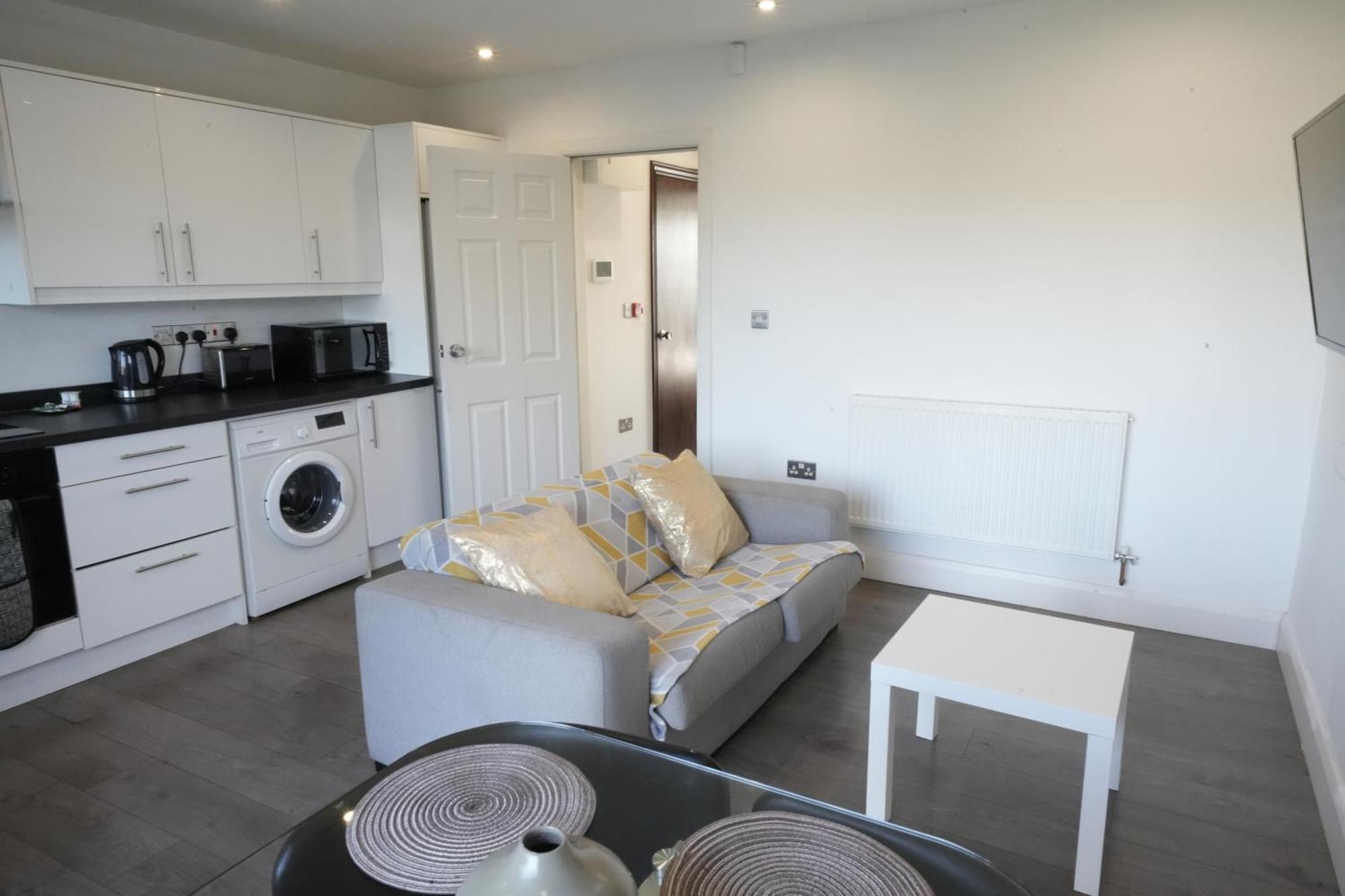 Hatton Apartments Heathrow Airport- Free Parking-Free Underground To And From Heathrow Airport Hatton Cross See Picture-See London Fast Hatton Cross To Central London 30Min Esterno foto