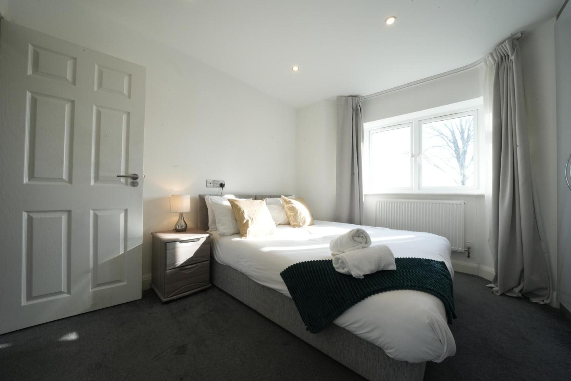Hatton Apartments Heathrow Airport- Free Parking-Free Underground To And From Heathrow Airport Hatton Cross See Picture-See London Fast Hatton Cross To Central London 30Min Esterno foto