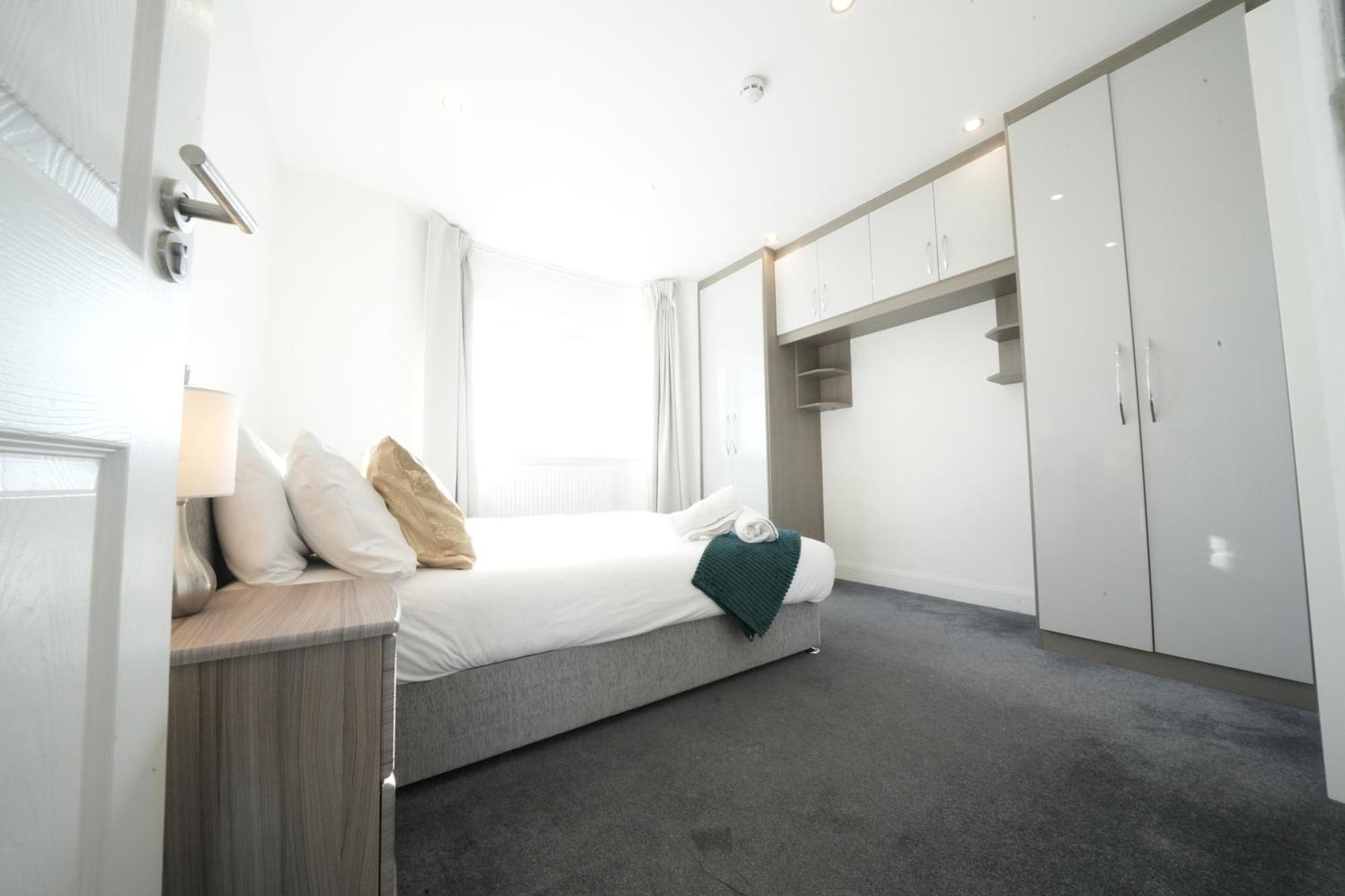 Hatton Apartments Heathrow Airport- Free Parking-Free Underground To And From Heathrow Airport Hatton Cross See Picture-See London Fast Hatton Cross To Central London 30Min Esterno foto