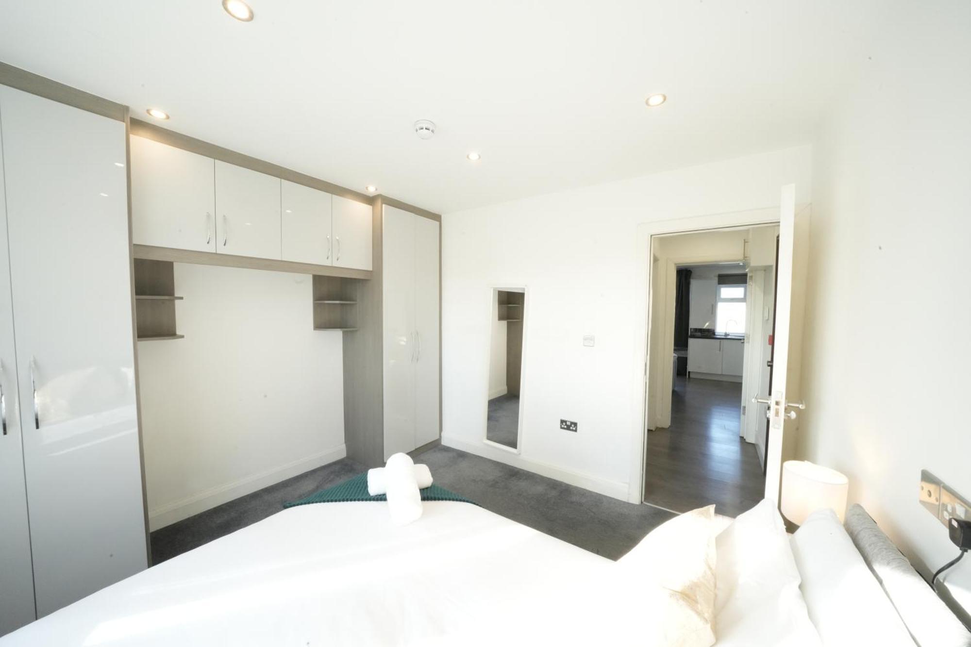 Hatton Apartments Heathrow Airport- Free Parking-Free Underground To And From Heathrow Airport Hatton Cross See Picture-See London Fast Hatton Cross To Central London 30Min Esterno foto