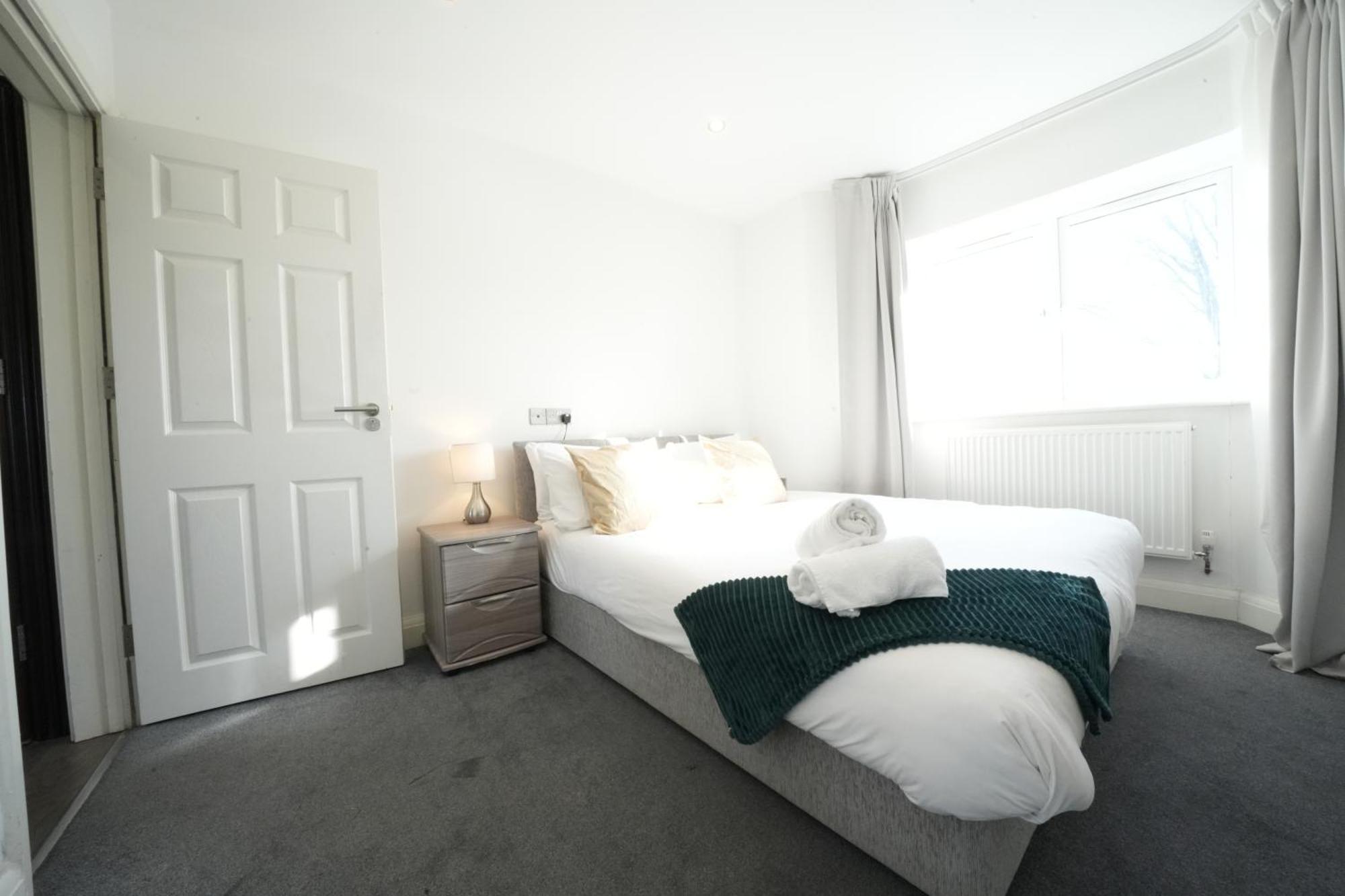 Hatton Apartments Heathrow Airport- Free Parking-Free Underground To And From Heathrow Airport Hatton Cross See Picture-See London Fast Hatton Cross To Central London 30Min Esterno foto