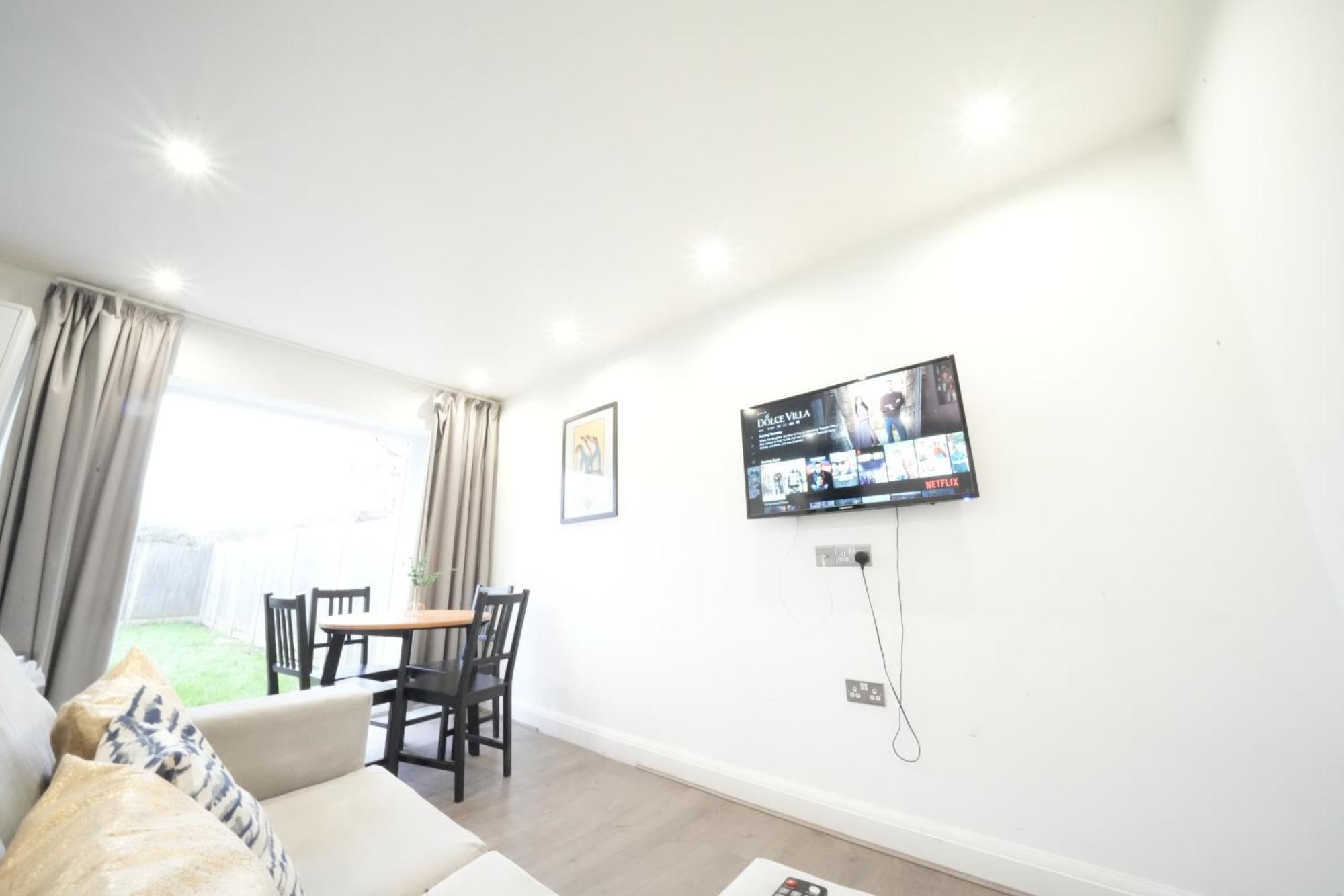 Hatton Apartments Heathrow Airport- Free Parking-Free Underground To And From Heathrow Airport Hatton Cross See Picture-See London Fast Hatton Cross To Central London 30Min Esterno foto