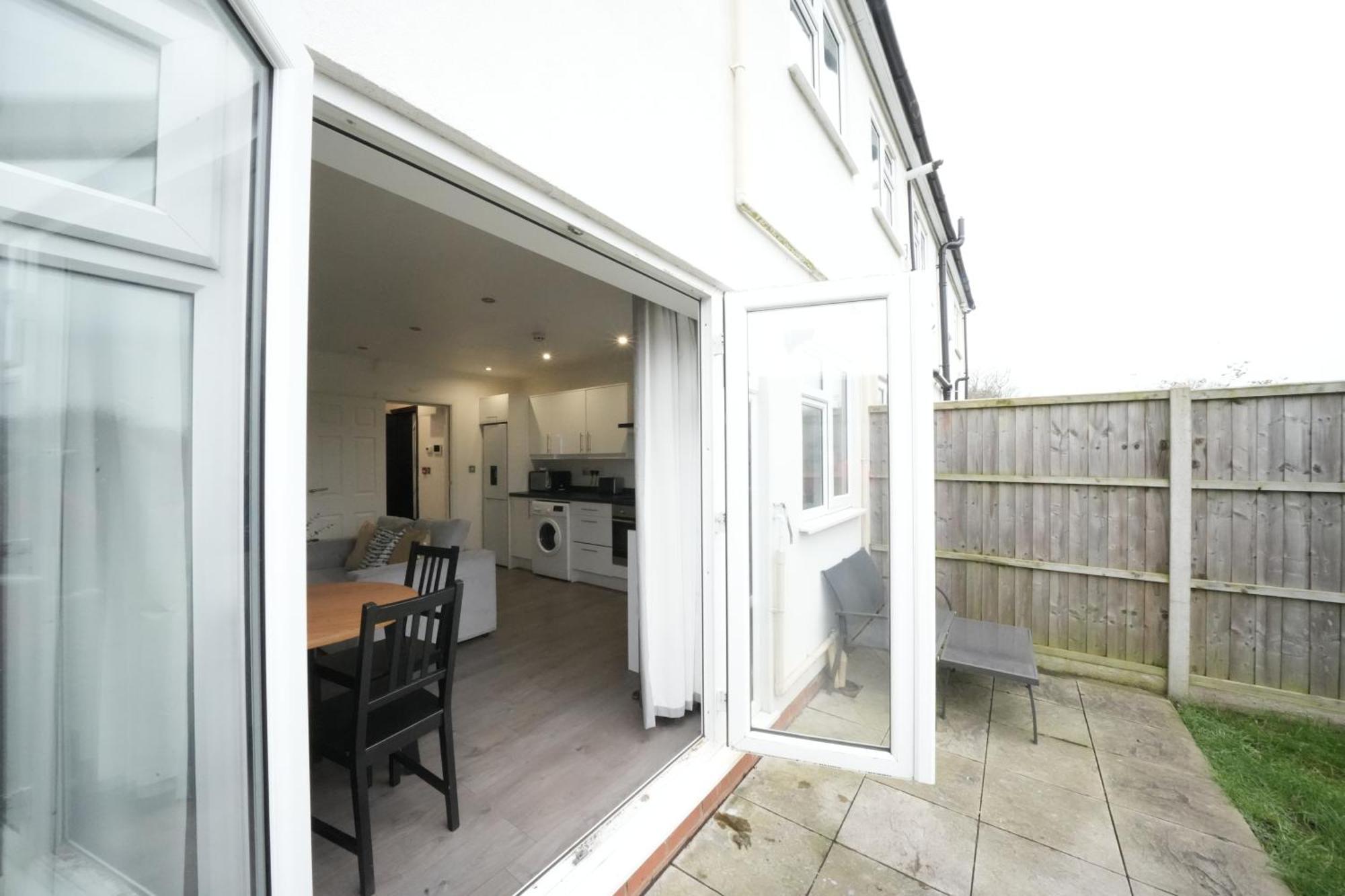 Hatton Apartments Heathrow Airport- Free Parking-Free Underground To And From Heathrow Airport Hatton Cross See Picture-See London Fast Hatton Cross To Central London 30Min Esterno foto