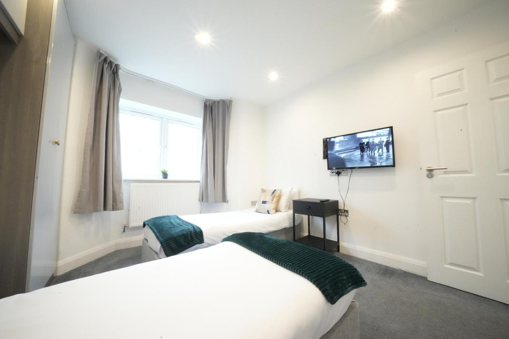 Hatton Apartments Heathrow Airport- Free Parking-Free Underground To And From Heathrow Airport Hatton Cross See Picture-See London Fast Hatton Cross To Central London 30Min Esterno foto